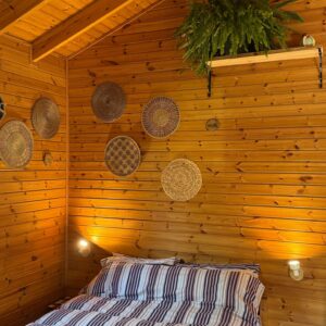 בקתה 4 – בלב המתחם